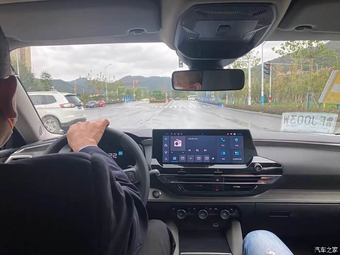 雨天看车试驾不吹不黑的真实感受