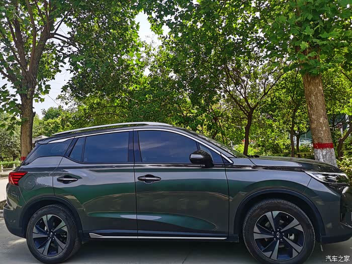 颜值能扛能打的传祺gs4这个颜色大气而又优美