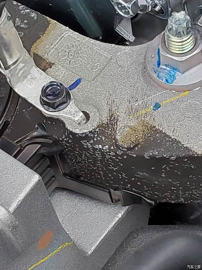 发动机舱铝件严重发霉