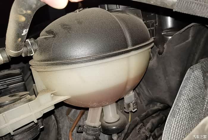 2015改款奔驰e260l防冻液怎么加