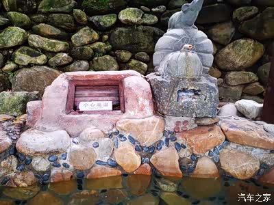 出水口都会标注注意高温,避免烫伤.