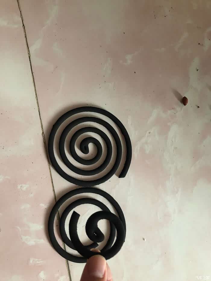 这种蚊香的缺点就是容易太折断,每次都是小心翼翼的但是总会有折断的