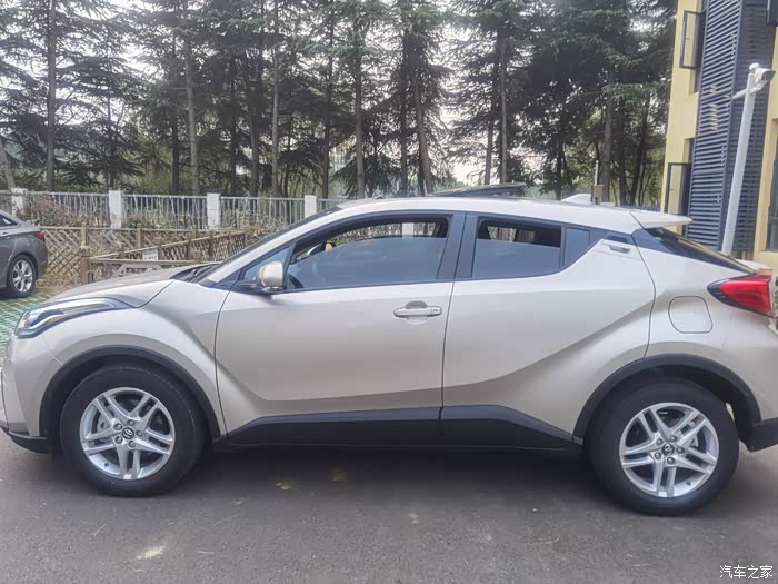 苏州2021款chr舒适版5个月5500公里金色出