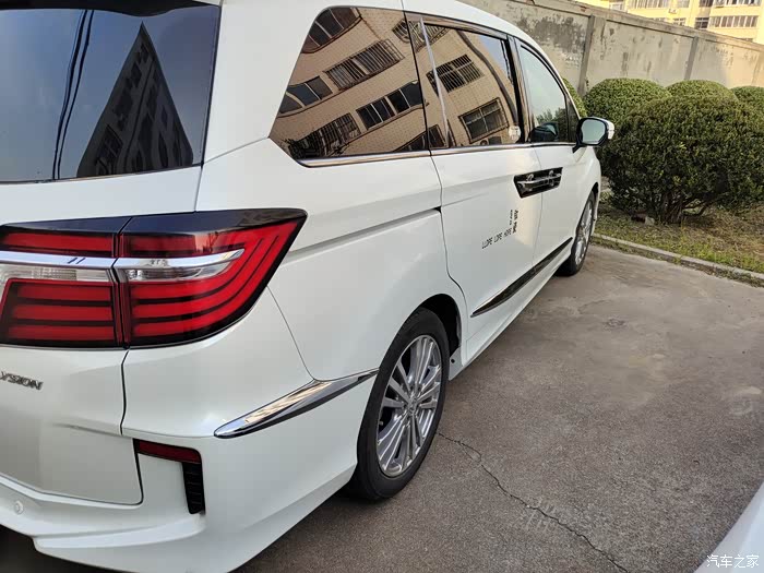 出售19年上牌艾力绅24风尚一处划痕补漆精品跑五万公里