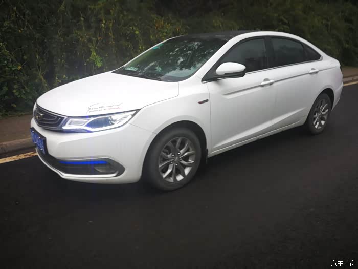 《美女当车模》秋雨中遇见你,帝豪GL展现你雨