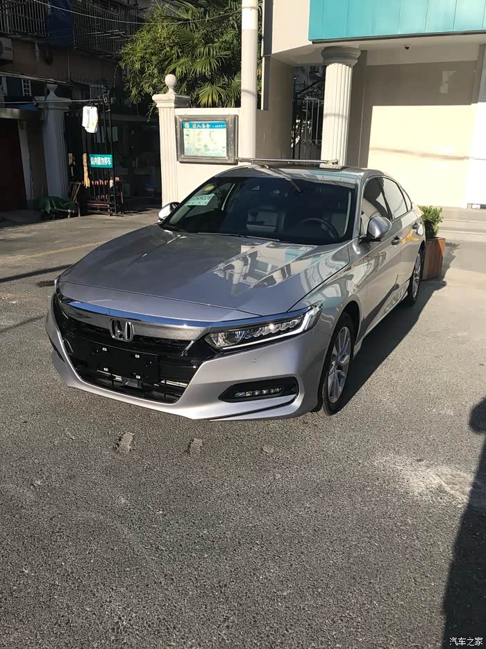 十代雅阁提车冰河银超好看