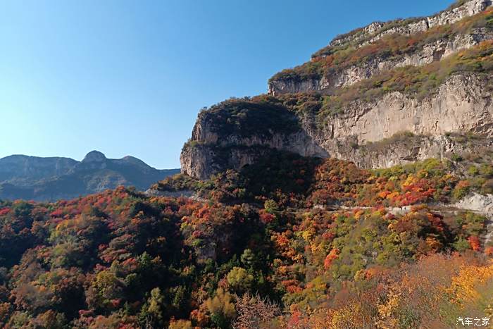 太行山十八盘美丽的秋景——红叶遍山野