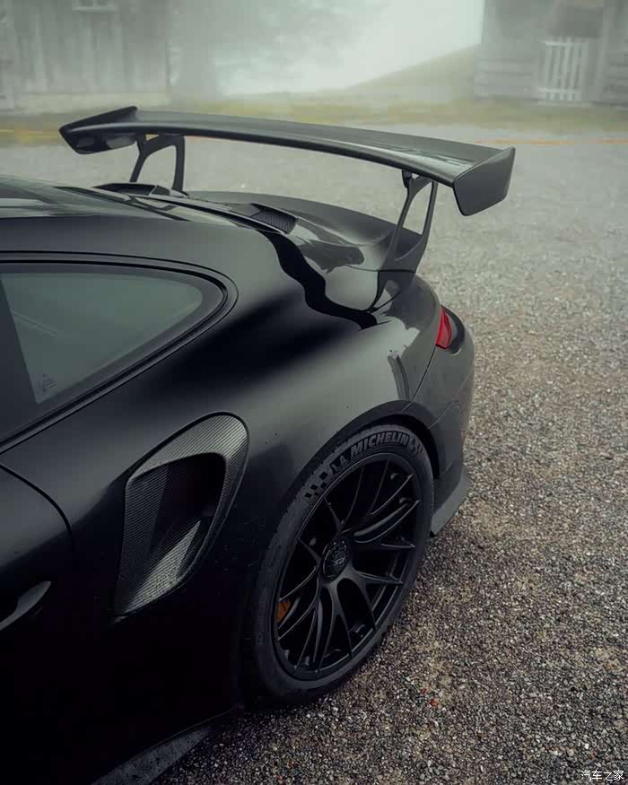黑酷保时捷911 gt2 rs,战斗范十足