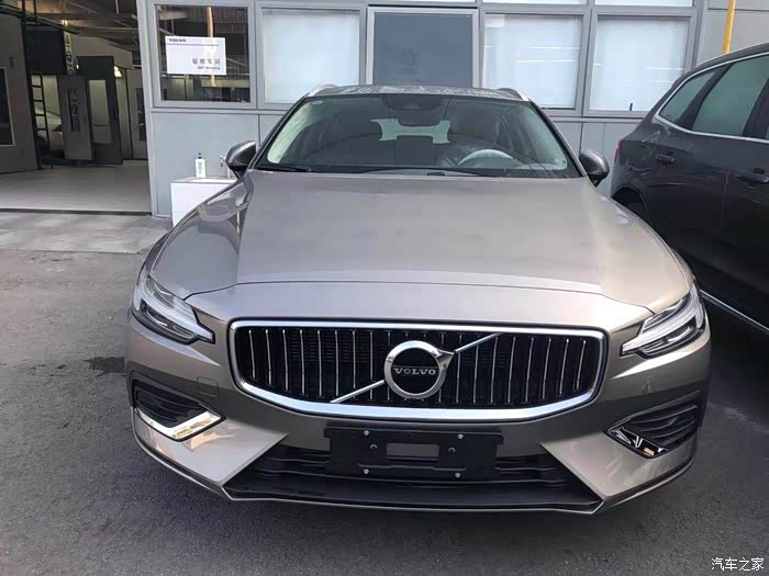 2020款v60(智远)海岩灰提车