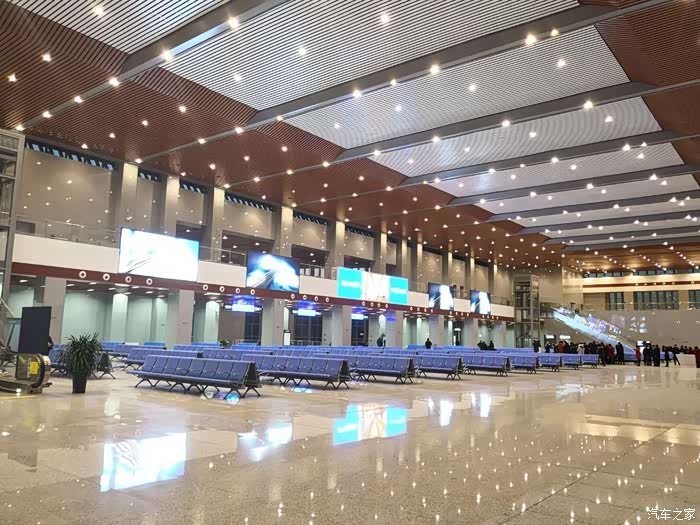 承德高铁站顺利通车