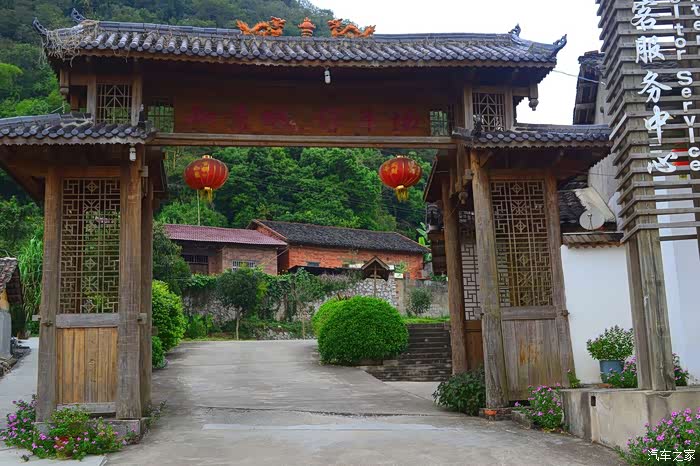 阳光正好带上博越前往柳城县知青城