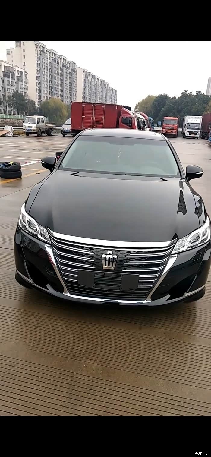 全新一代皇冠,外观更加霸气尊贵 气场更加霸气张扬,动力强劲空间大