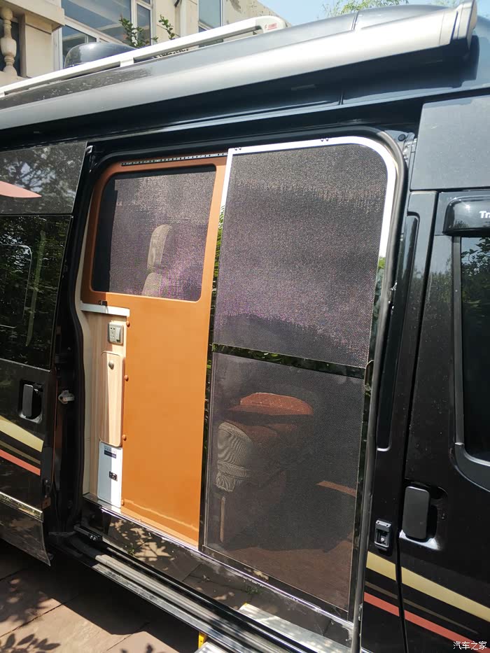福特新世代房车今天加装中门纱门