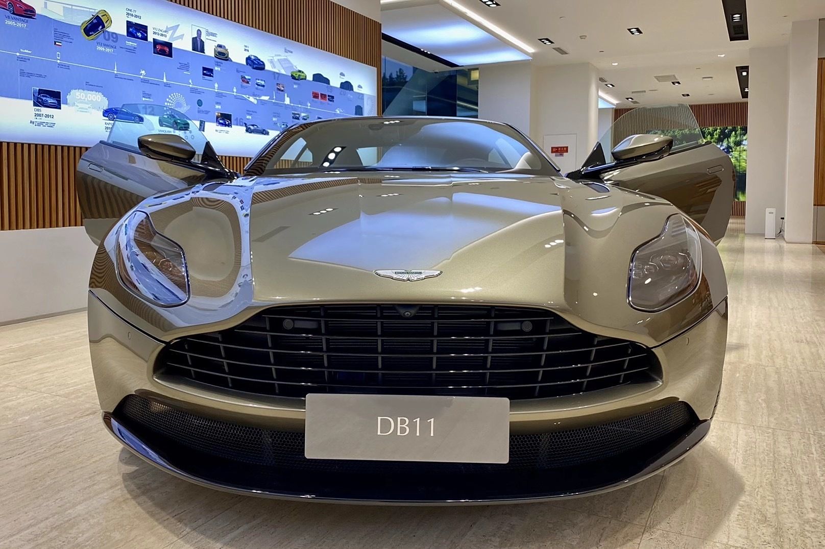 阿斯頓馬丁 db11 v8 coupe巧克力棕色