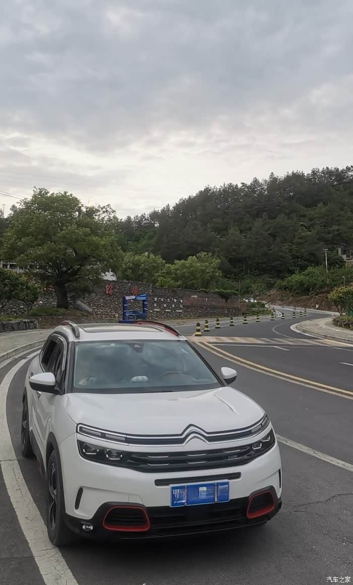 尝鲜三合汤夜逛不夜城自驾雪铁龙天逸c5逛夜幕下的龙韵村