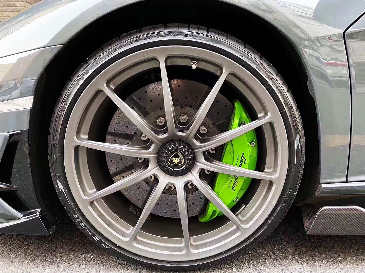 绿色卡钳加绿色内饰装扮,很有个性_兰博基尼论坛_手机汽车之家