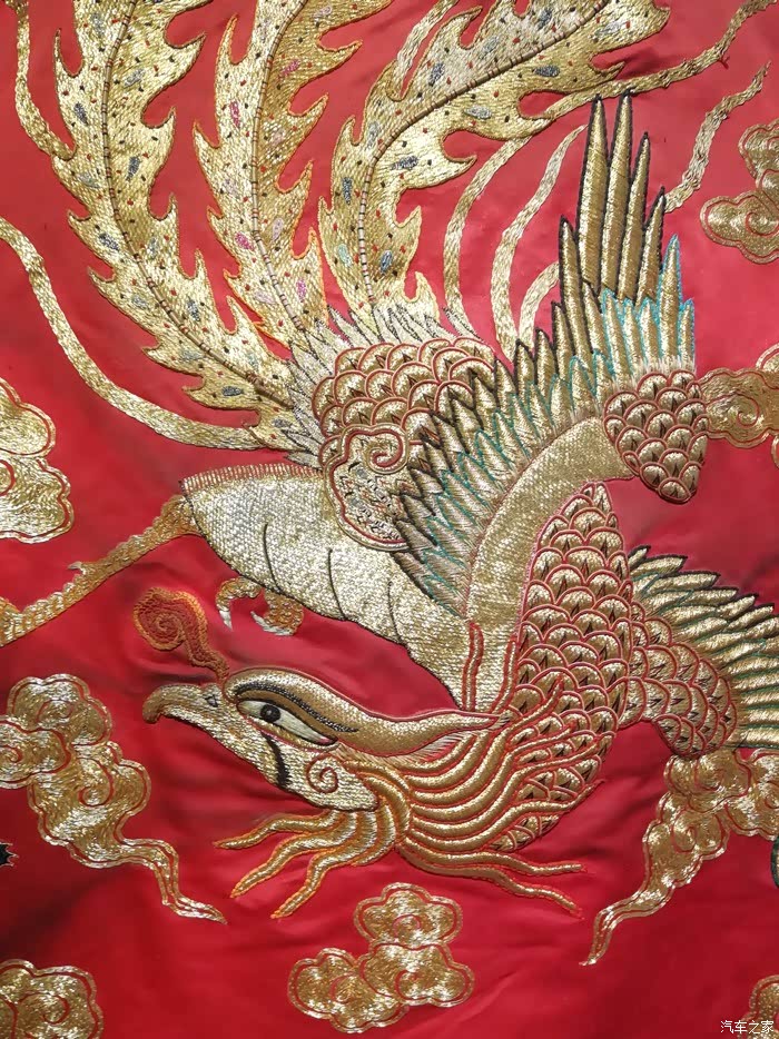 看方寸之间的绮梦,自驾帝豪赏针笔线墨绣出的