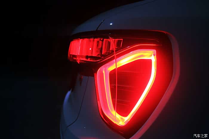 领克01的灯光设计确实很不错点个赞