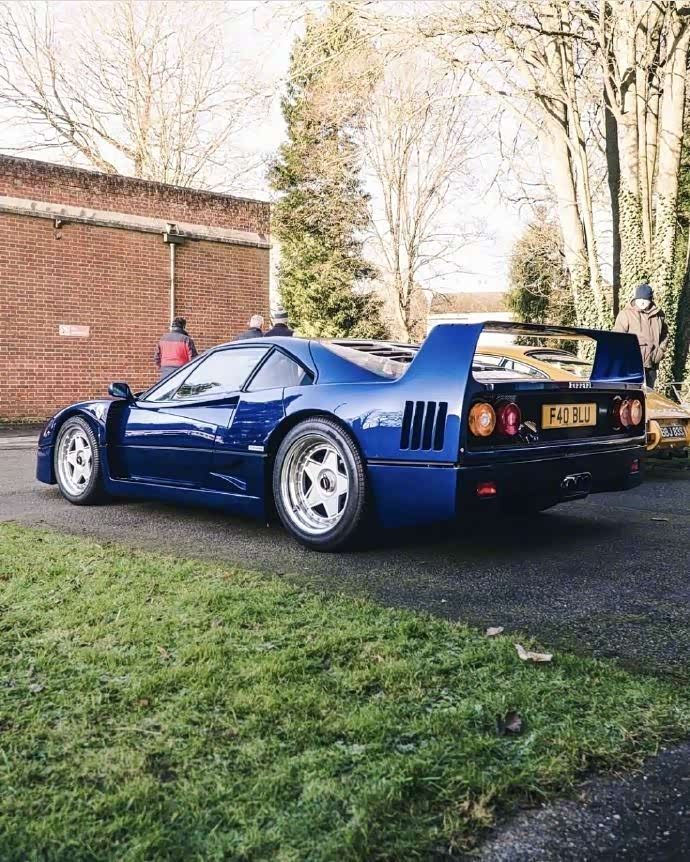 蓝色法拉利f40 这颜色爱了爱了!