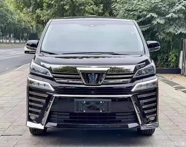 【图】丰田威尔法的时尚感还是很不错的,车头部分使