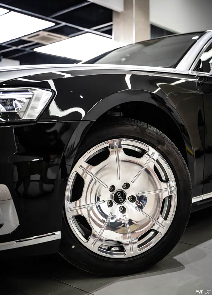 美如画奥迪a8l升级升降bo音响双拼改色膜霍希轮毂