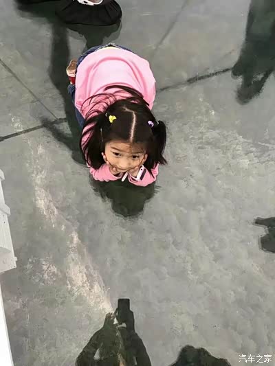 往下面看还是好高哦!