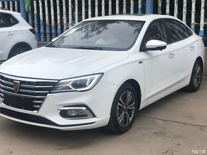 白色礼记荣威i5