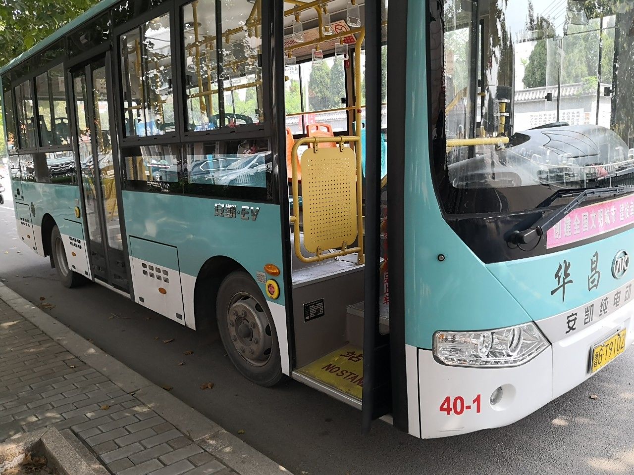 乌鲁木齐安凯公交车图片