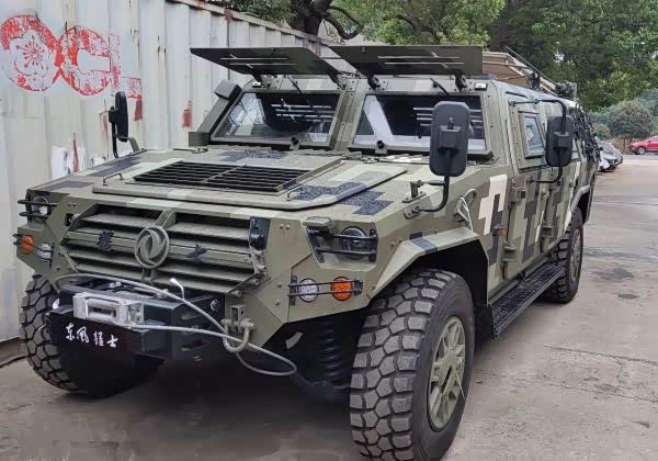 580 | 回复: 0 猛士论坛 它绝对是路上的稀有物种,也是国产最强越野车