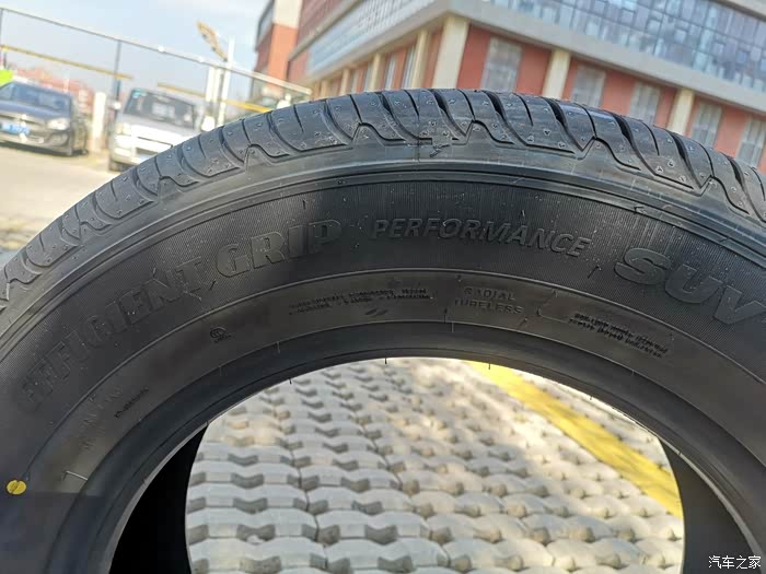 出4条全新固特异御乘2代23565r17108v轮胎