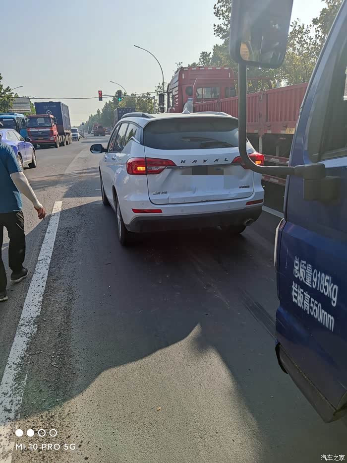 哈弗m6小小白被追尾