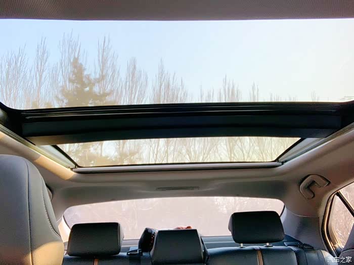 最爱的全景天窗,也是我选择2.5g豪华的最重要原因!