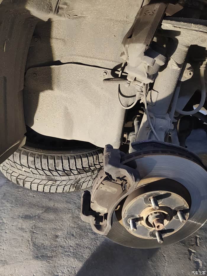 花冠更换刹车片刹车盘后轮手刹调整内部结构