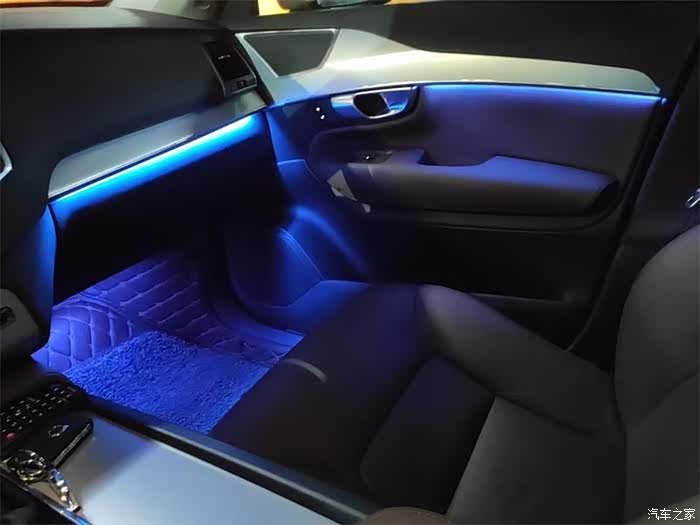 实拍大众沃尔沃xc90专用32色氛围灯
