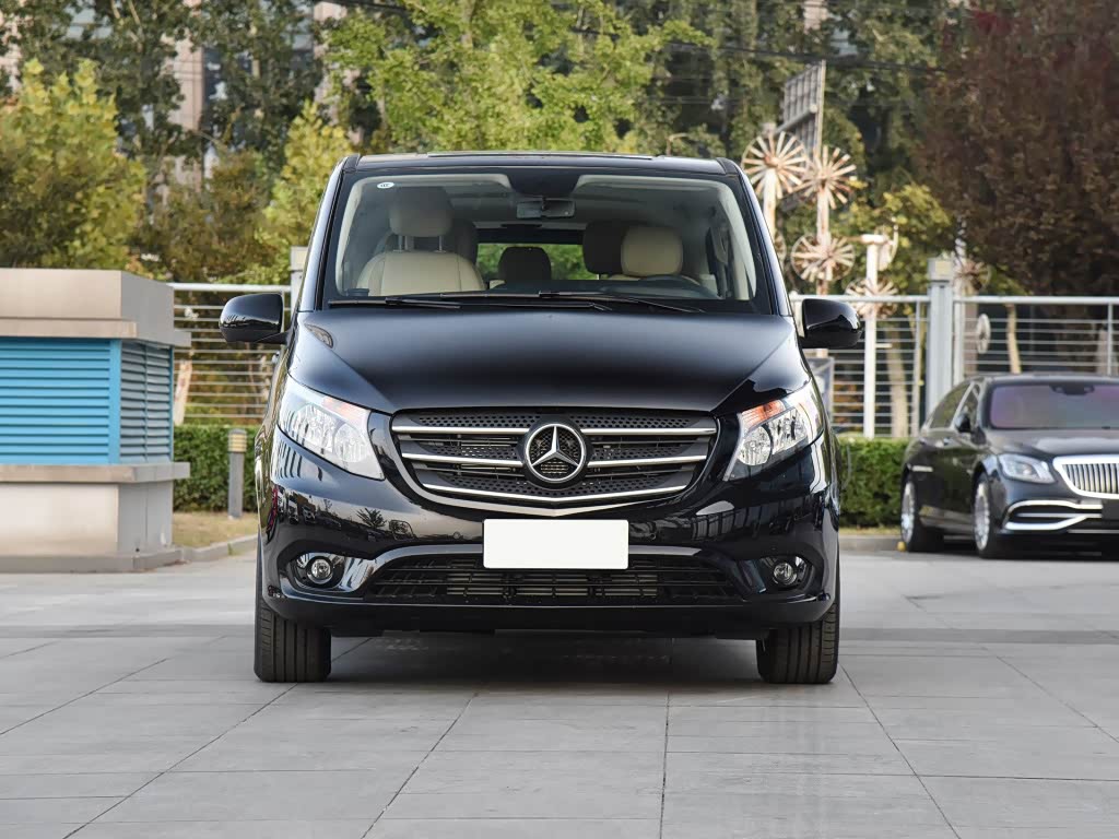 奔驰mpv不到30万,近5.4米车长,外观气场完胜别克gl8