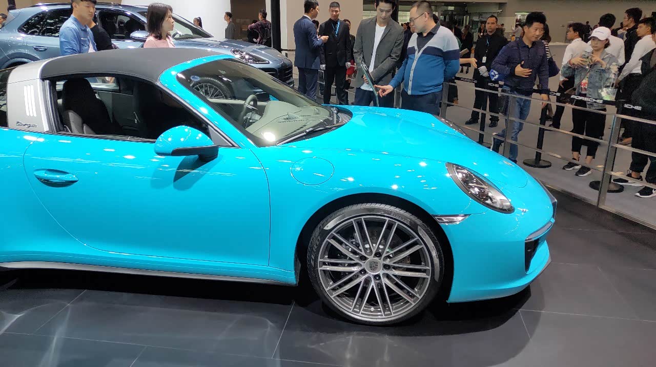 保时捷911蓝色的