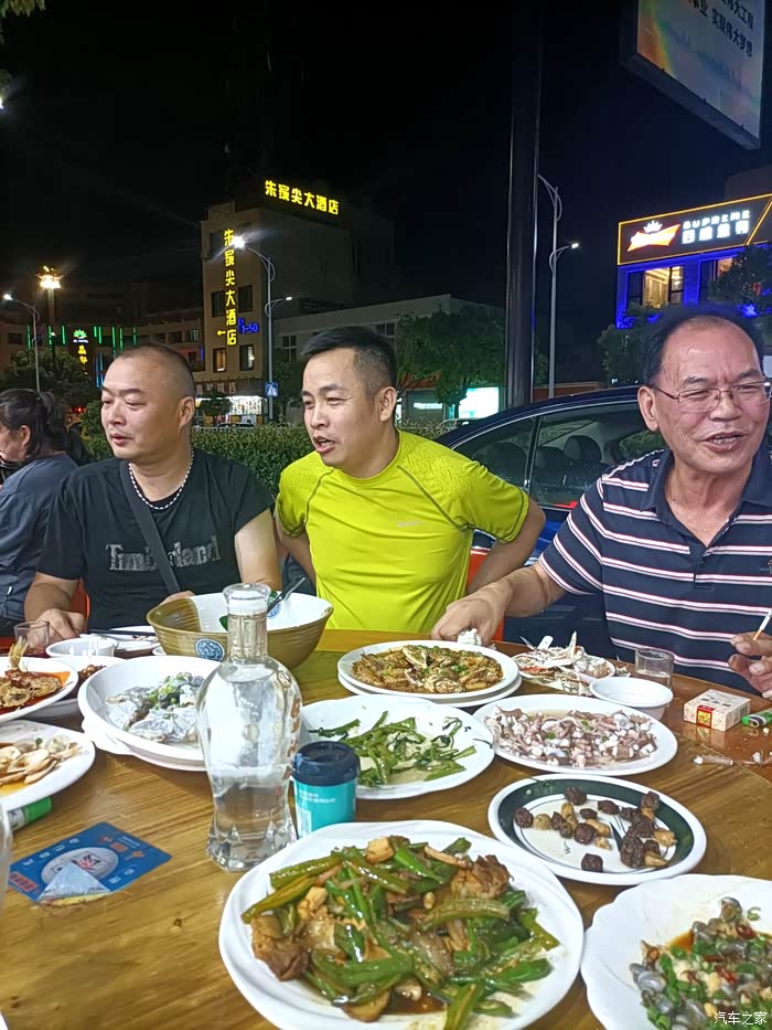 探险者进口论坛车友圈普陀山海鲜大排档聚餐