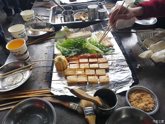 愉快的周末黄大仙烧烤派对