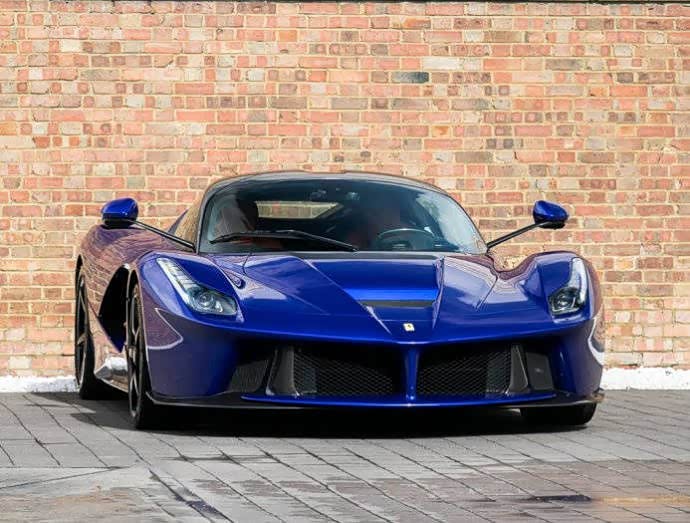 操控性出乎意料的好,车子的运动调校风格很运动