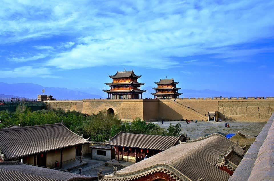 "羌笛何须怨杨柳,春风不度玉门关"