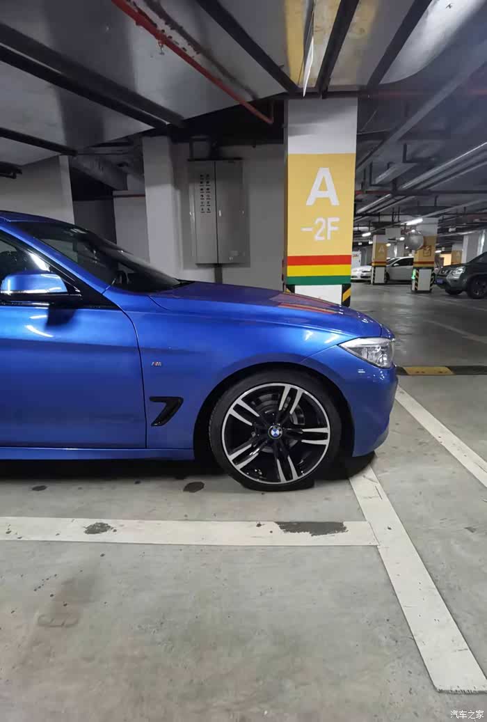 宝马3系gtr19轮毂