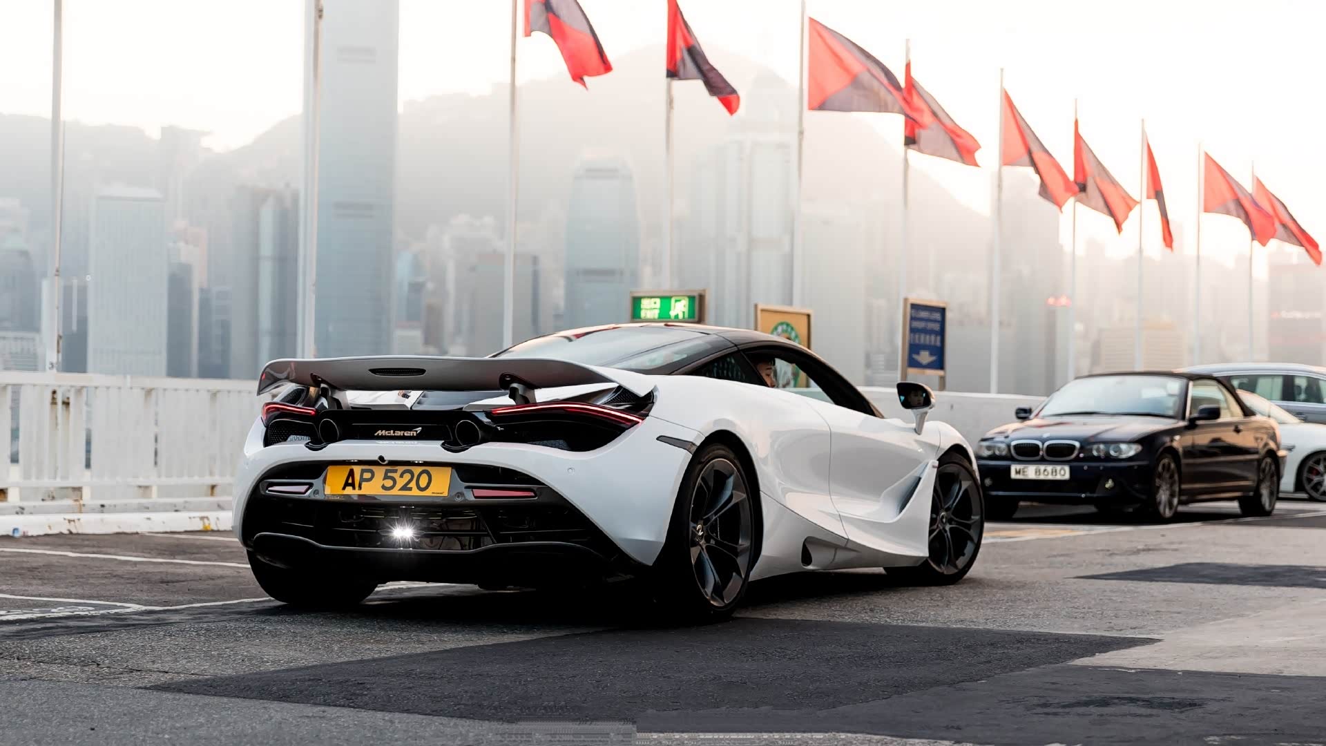 白色迈凯伦720s更加优雅.