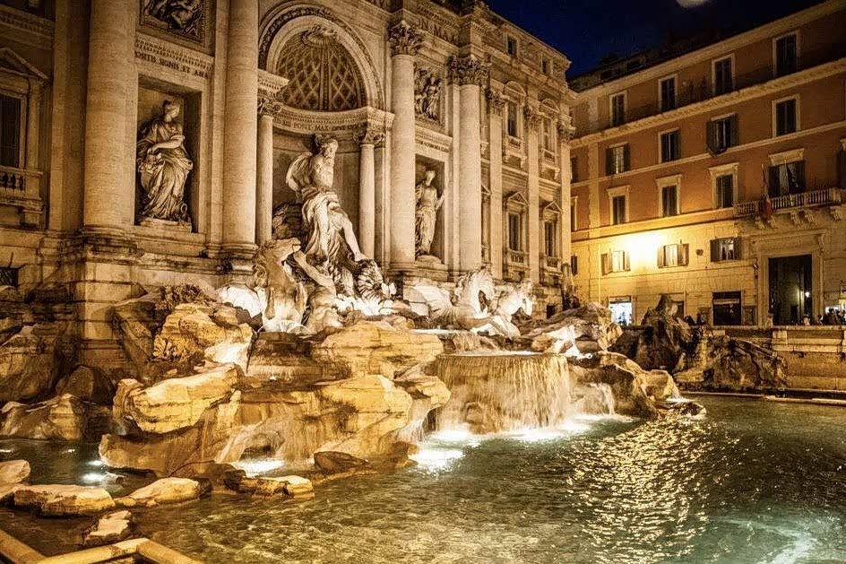 罗马特莱威喷泉许愿池传说当情侣一起向池中投入硬币爱情就会永恒