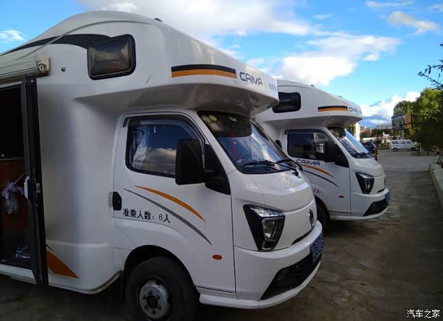 菜马房车之老年人房车抱团混曰子又进香格里拉