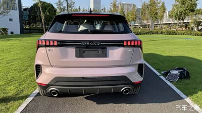 路遇领克06粉色版,女友不淡定了