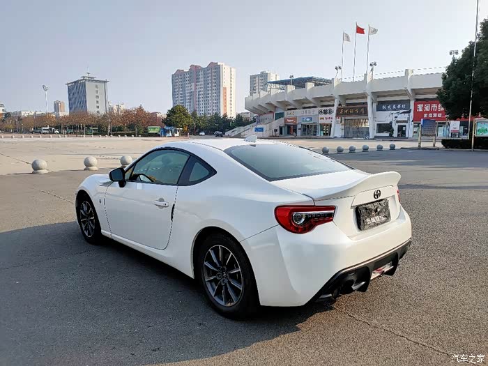 出个人一手17款丰田86素车白色自动挡豪华谢版主