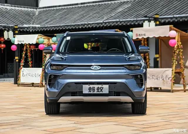 奇瑞大蚂蚁整体的外观造型比较时尚运动