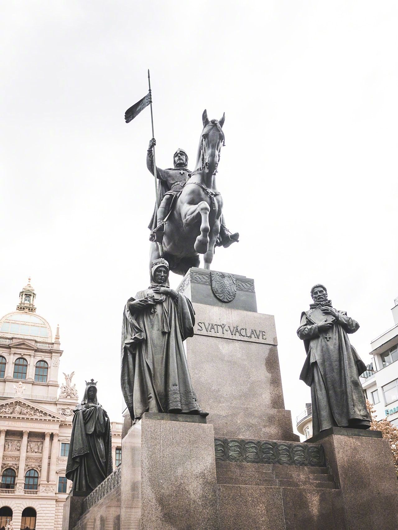 布拉格广场雕像图片