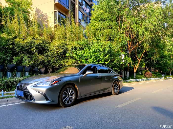 【图】坐标武汉,es200使用一年,拍照留念_雷克萨斯es论坛_汽车之家