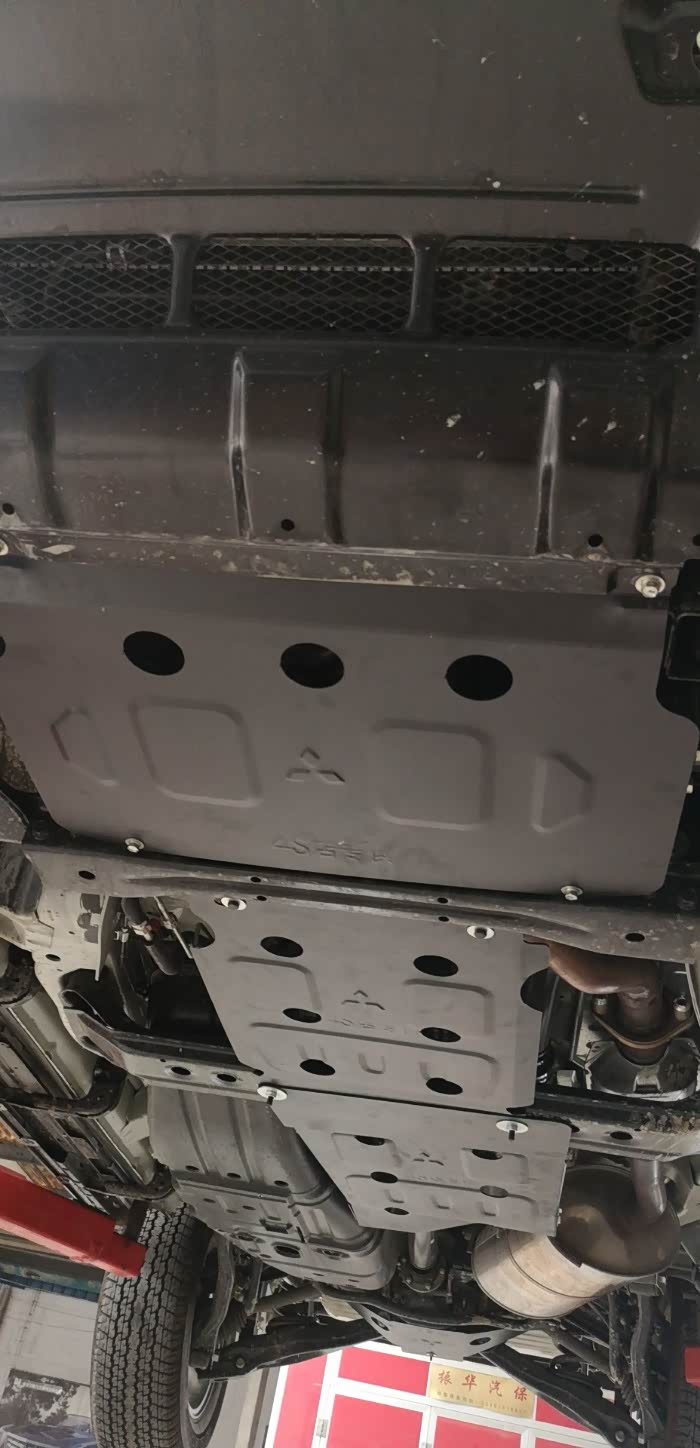 帕杰罗v97底盘护板一般装多厚的啊